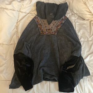 Trendy top with hood
